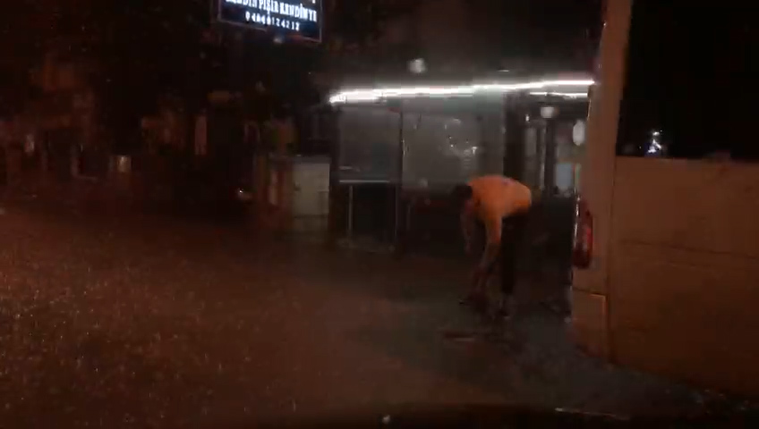 Rize'de şiddetli yağış hayatı olumsuz etkiledi