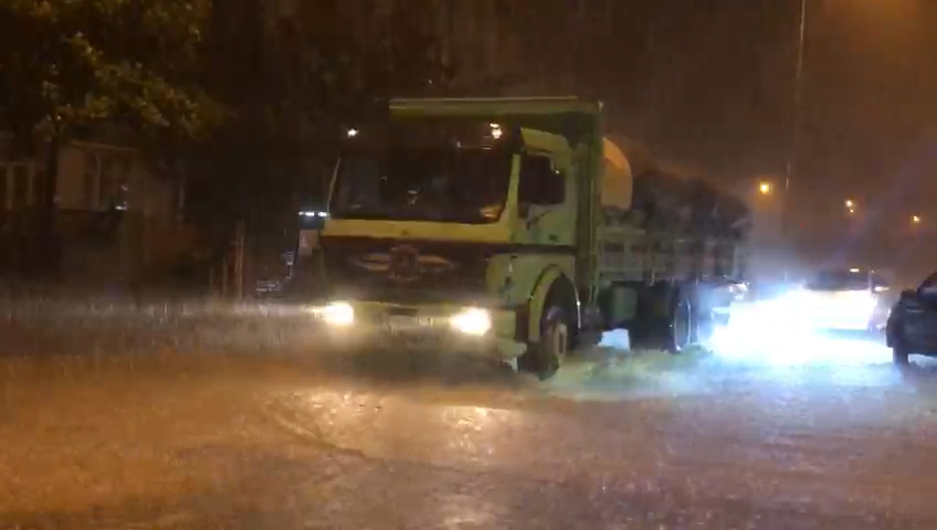 Rize'de şiddetli yağış hayatı olumsuz etkiledi