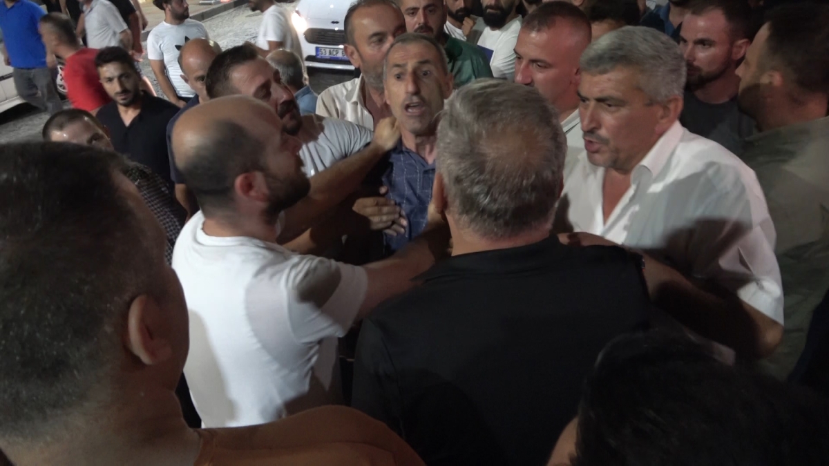 Rize'de dolmuş şoförleri başkanları İsmail Uzunsakal için eylem yaptı
