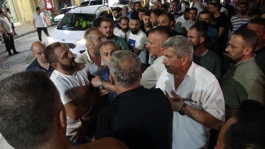 Rize'de dolmuş şoförleri başkanları İsmail Uzunsakal için eylem yaptı