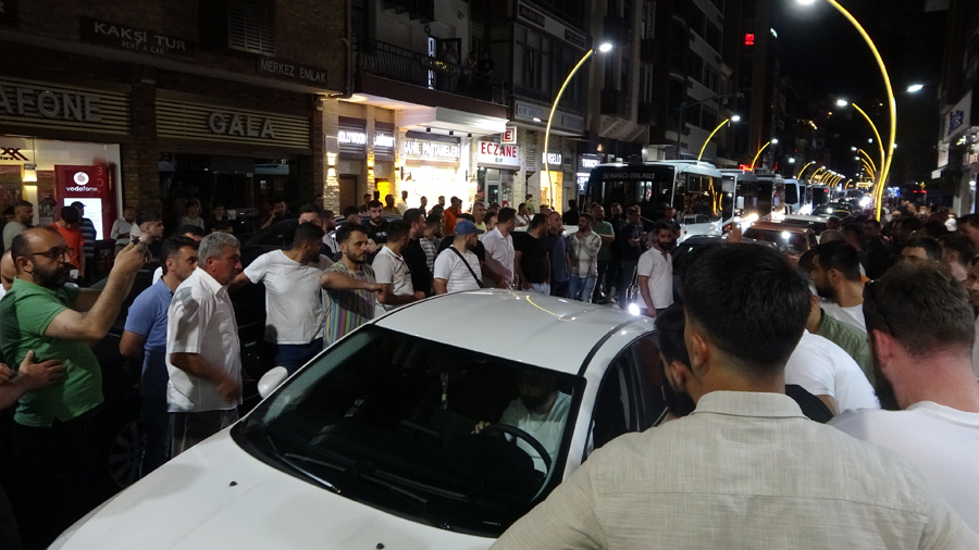 Rize'de dolmuş şoförleri başkanları İsmail Uzunsakal için eylem yaptı