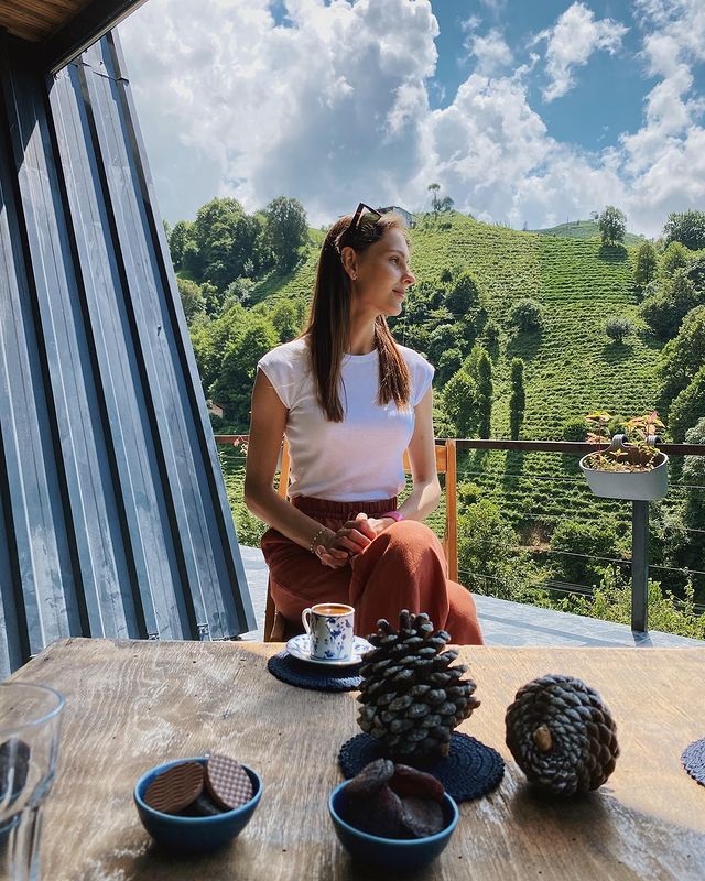 Brezilyalı oyuncu Jessica May, eşinin köyünde tatil yapıyor: Çayeli - Esendağ köyü
