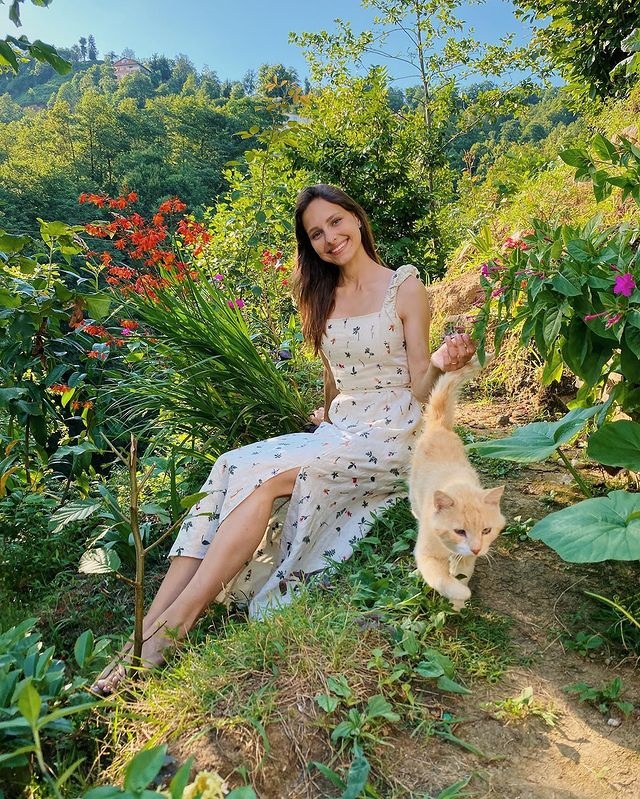 Brezilyalı oyuncu Jessica May, eşinin köyünde tatil yapıyor: Çayeli - Esendağ köyü