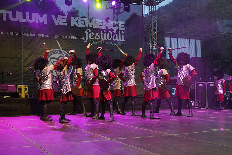 12. Tulum ve Kemençe Festivali'nde renkli görüntüler