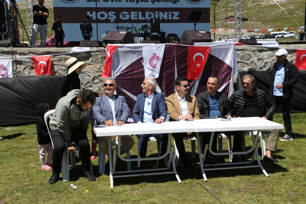 Rize'de ilginç 'İnek güzellik yarışması'