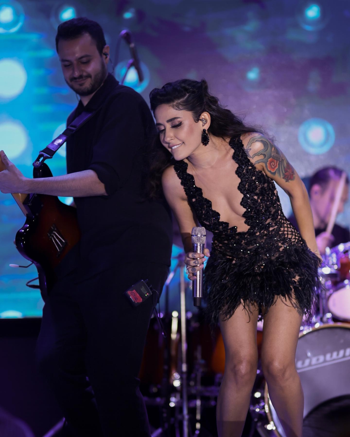Başarılı şarkıcı Melek Mosso konserleri dolup taşıyor