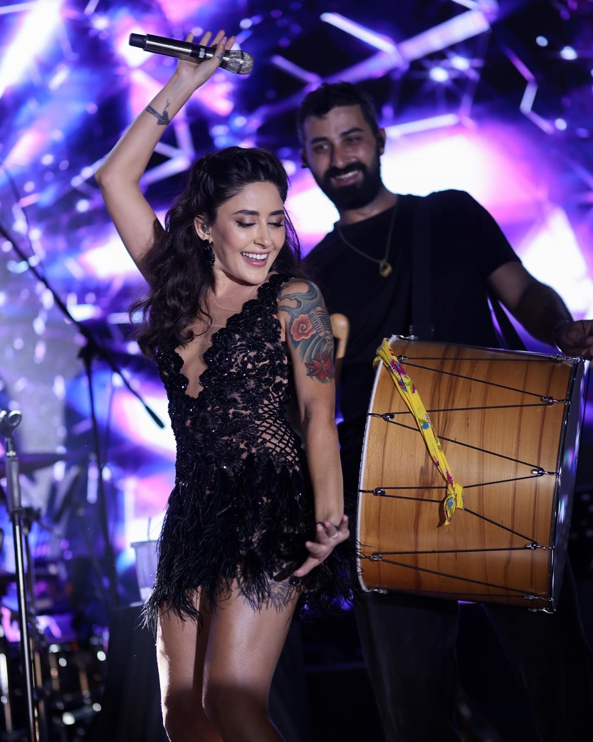 Başarılı şarkıcı Melek Mosso konserleri dolup taşıyor