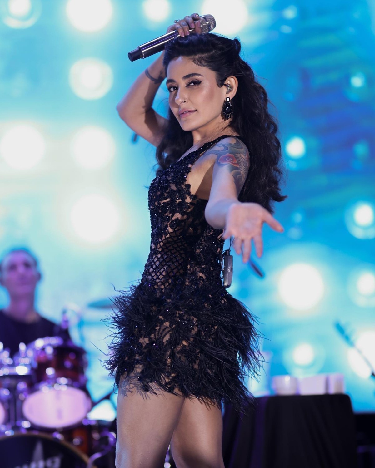Başarılı şarkıcı Melek Mosso konserleri dolup taşıyor