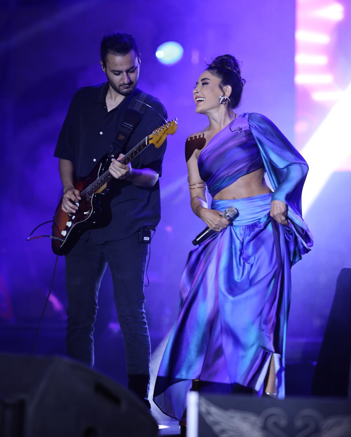 Başarılı şarkıcı Melek Mosso konserleri dolup taşıyor