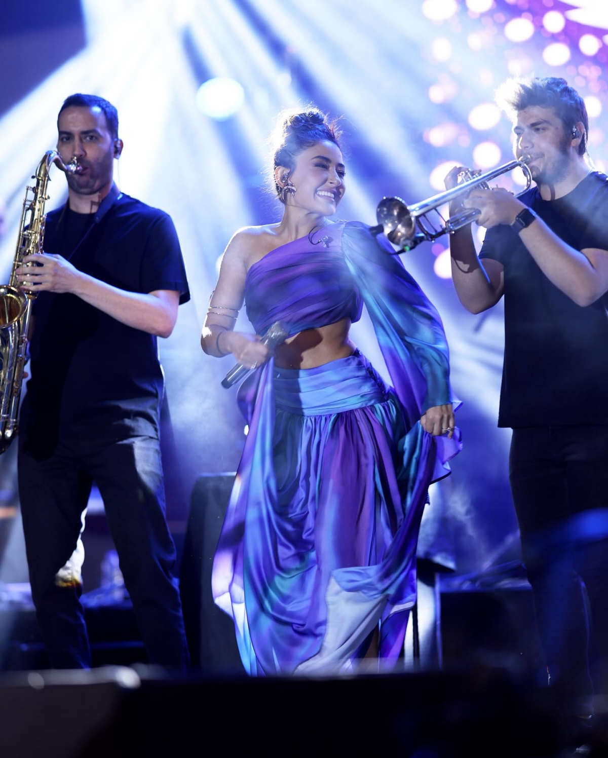 Başarılı şarkıcı Melek Mosso konserleri dolup taşıyor