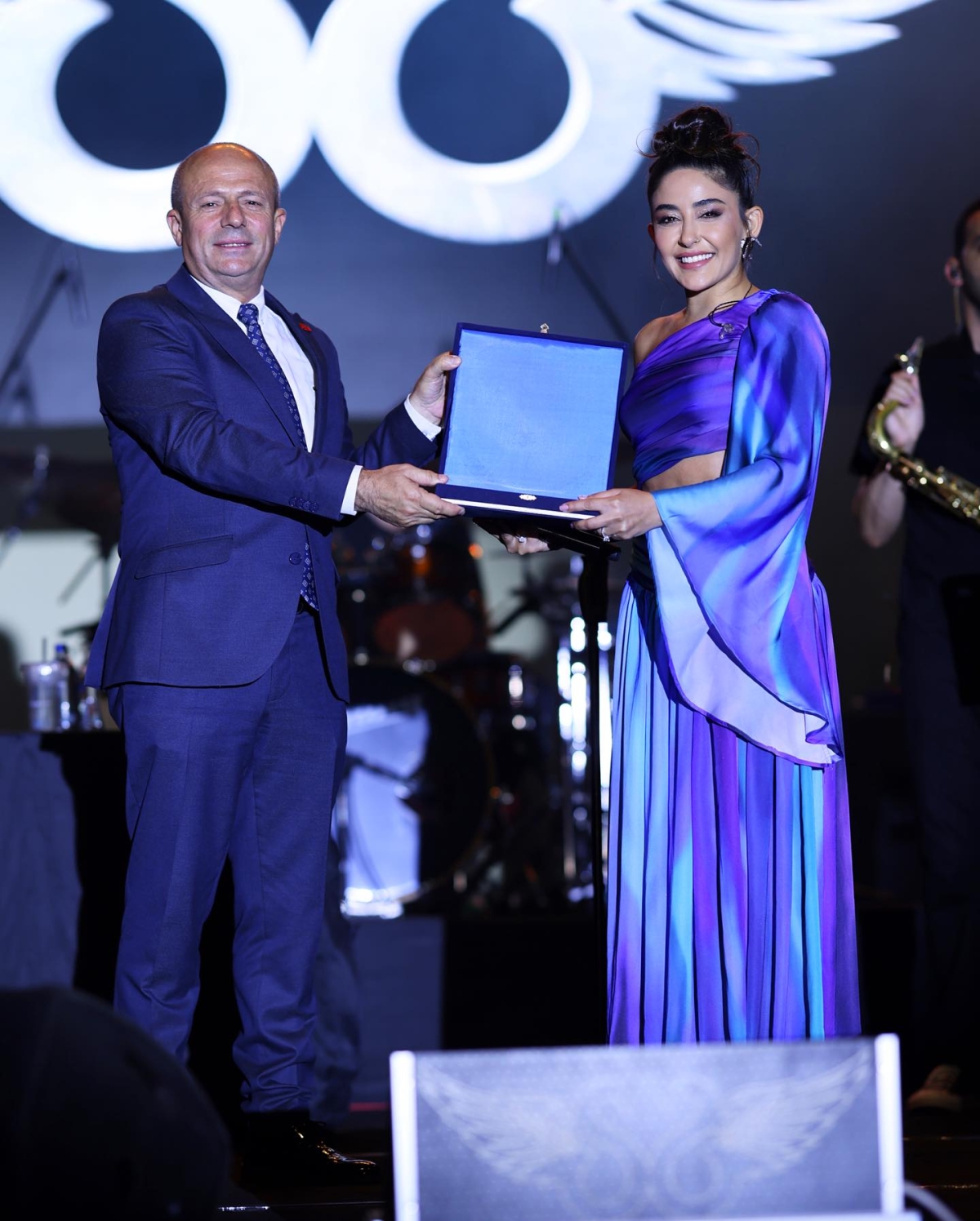 Başarılı şarkıcı Melek Mosso konserleri dolup taşıyor