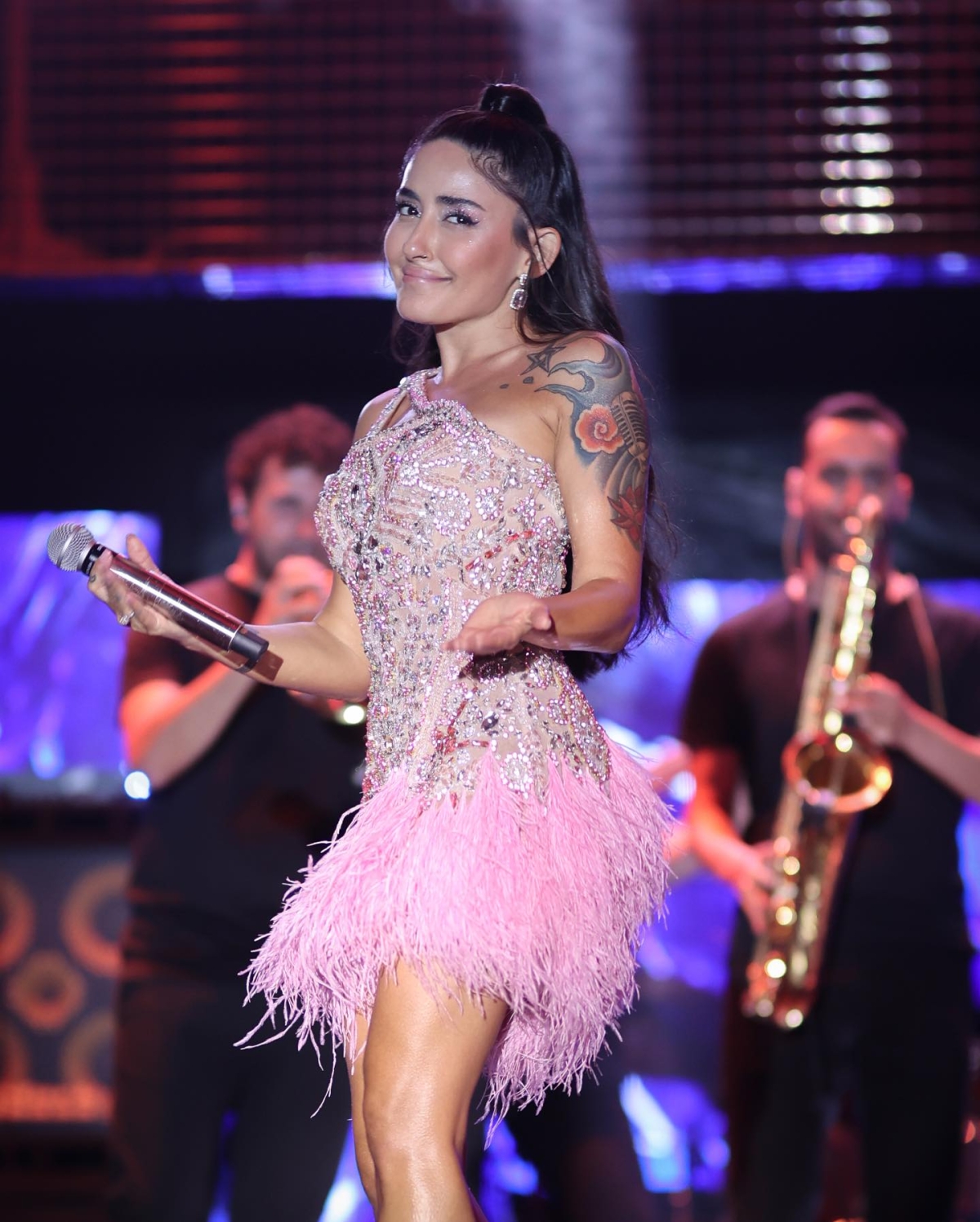 Başarılı şarkıcı Melek Mosso konserleri dolup taşıyor
