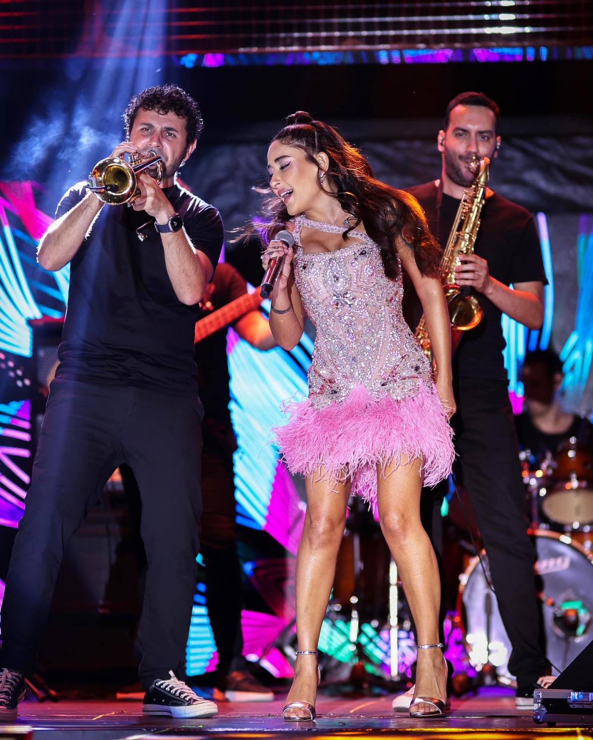 Başarılı şarkıcı Melek Mosso konserleri dolup taşıyor