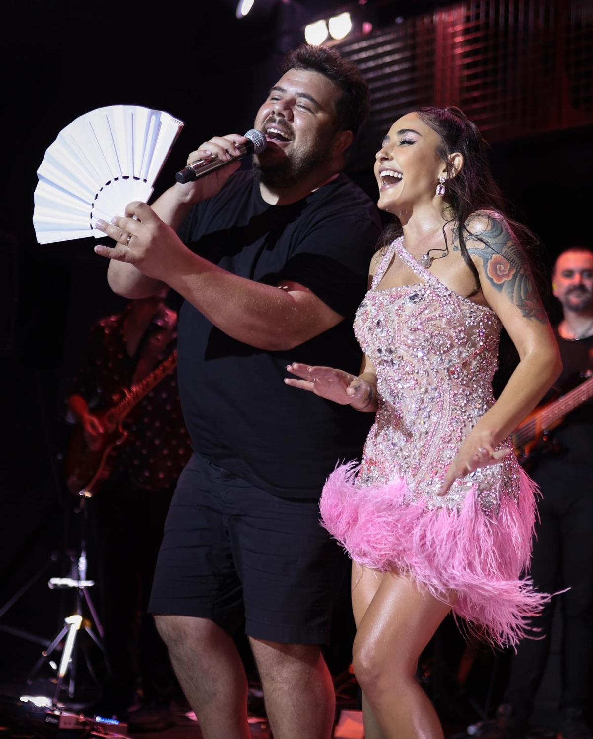 Başarılı şarkıcı Melek Mosso konserleri dolup taşıyor