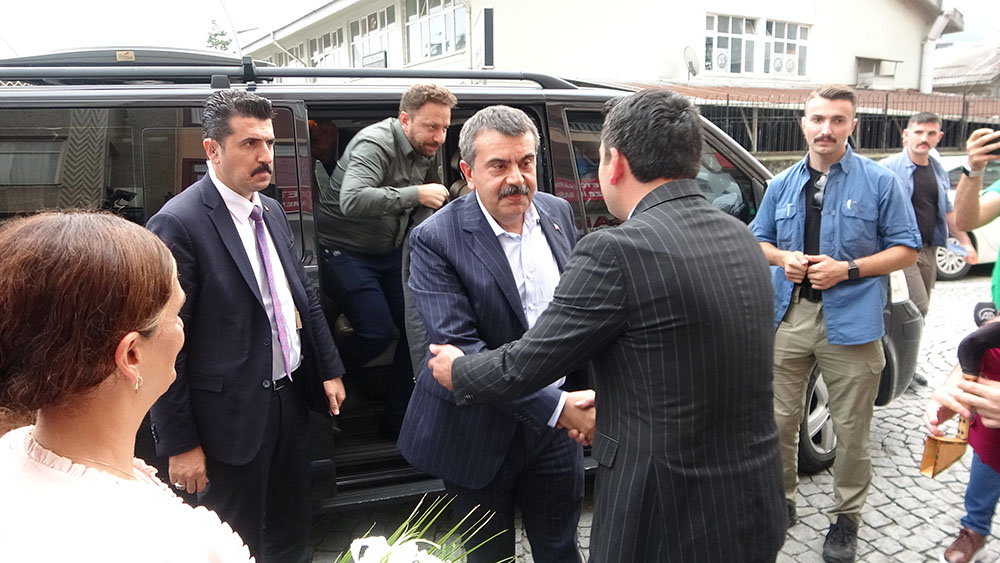 Milli Eğitim Bakanı Yusuf Tekin MHP Rize'ye ziyaret
