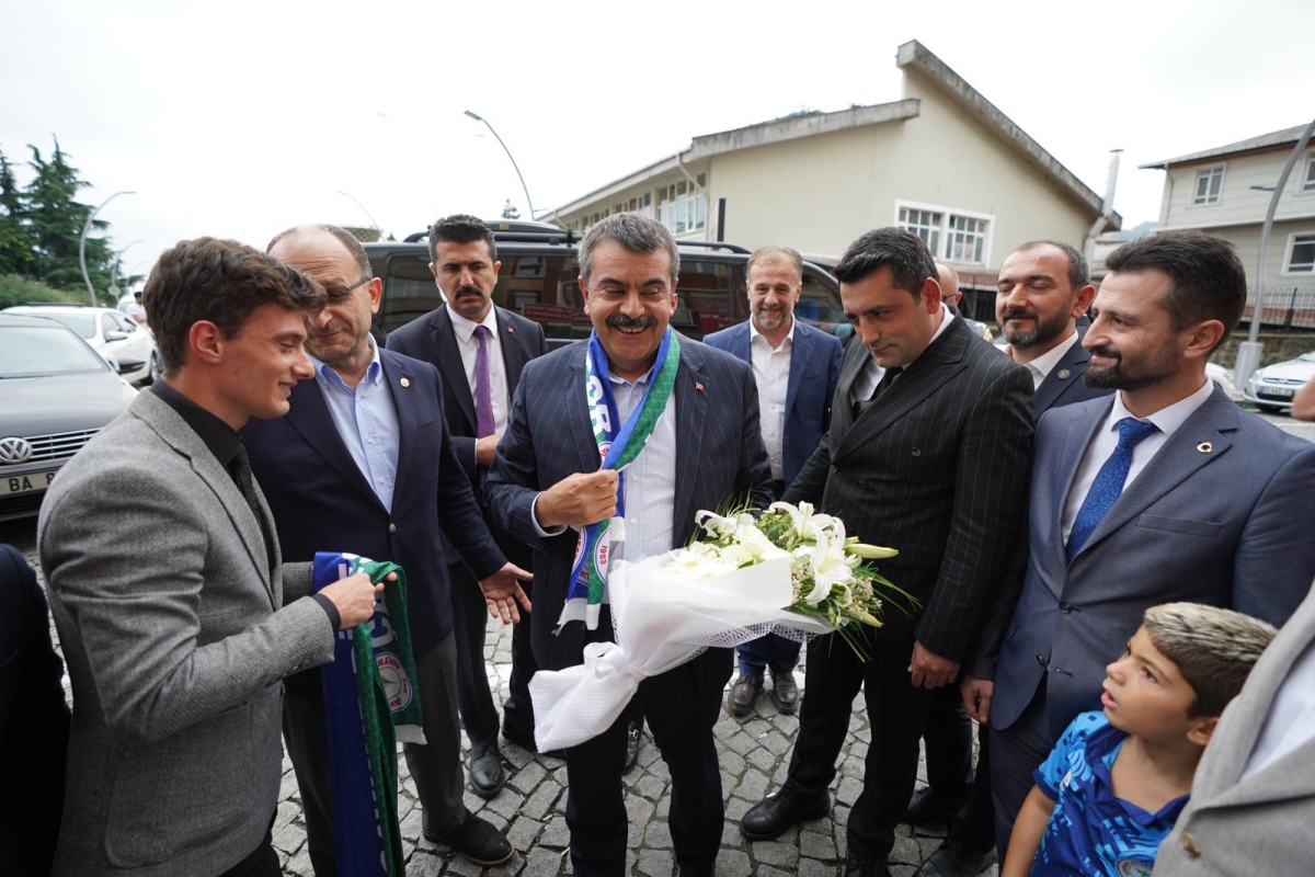 Milli Eğitim Bakanı Yusuf Tekin MHP Rize'ye ziyaret