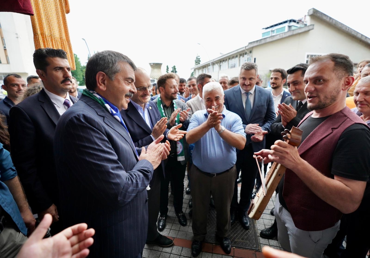 Milli Eğitim Bakanı Yusuf Tekin MHP Rize'ye ziyaret