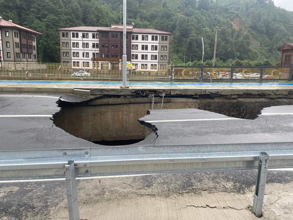 Rize'de şiddetli yağış heyelana neden oldu