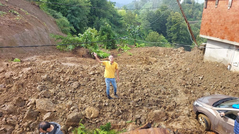 Rize'de şiddetli yağış heyelana neden oldu