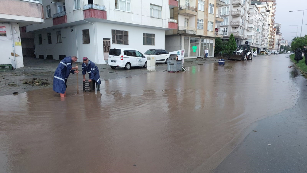 Rize'de şiddetli yağış heyelana neden oldu