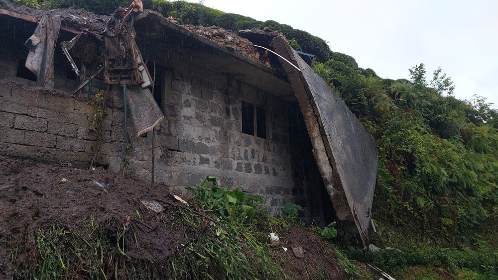 Rize'de şiddetli yağış heyelana neden oldu