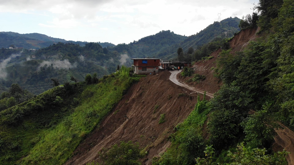 Rize'de şiddetli yağış heyelana neden oldu