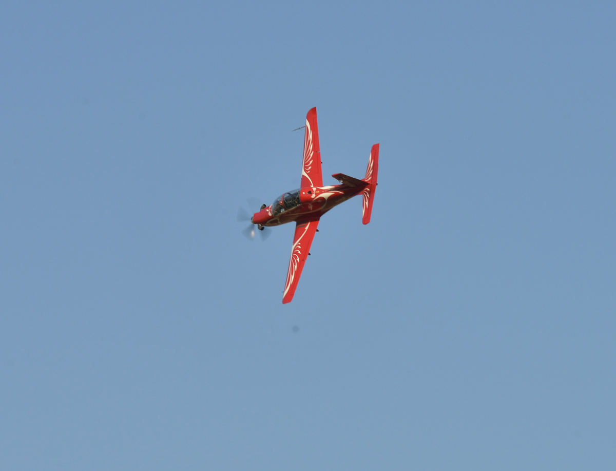 Kadın akrobasi pilotu mest etti
