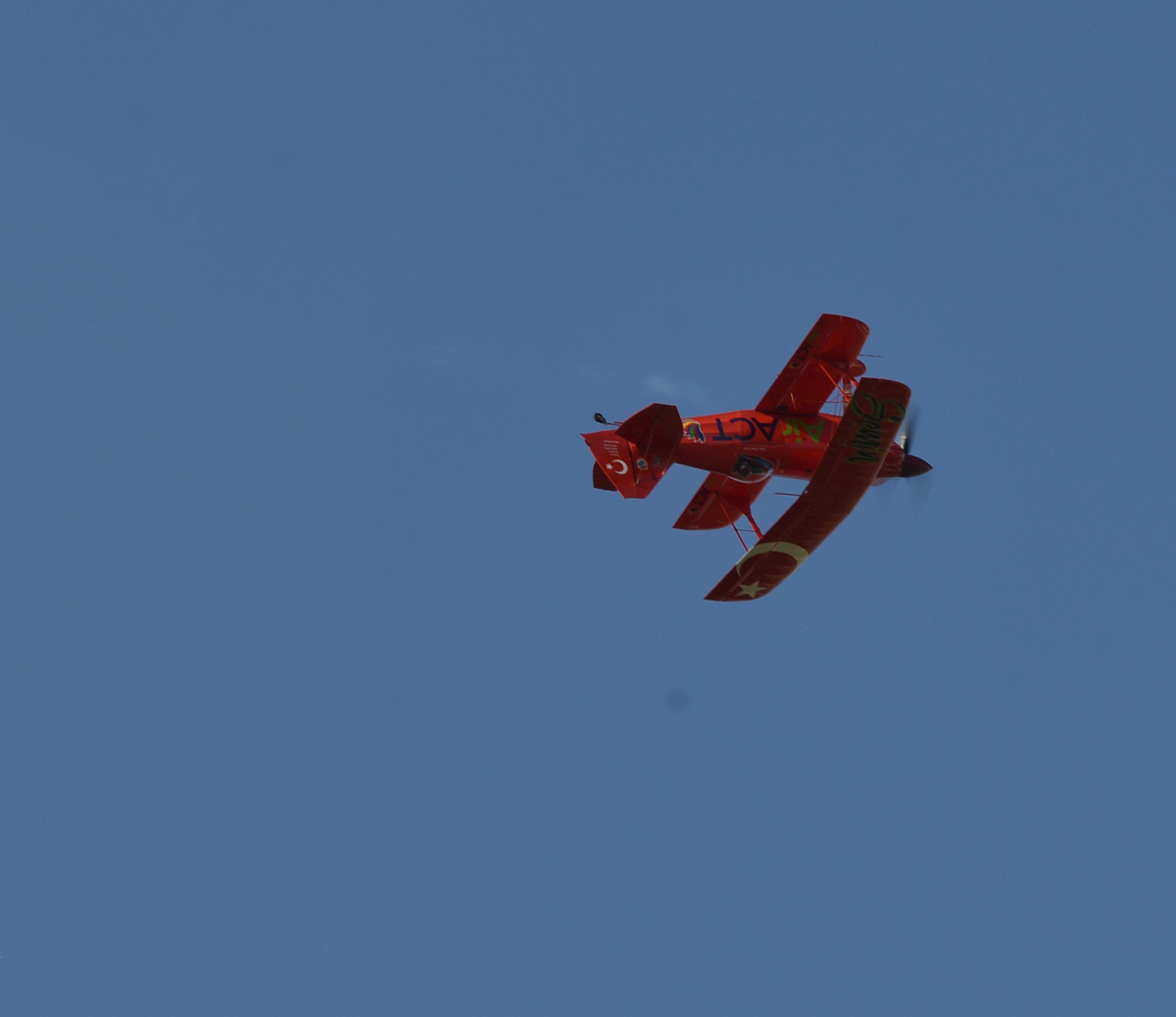 Kadın akrobasi pilotu mest etti