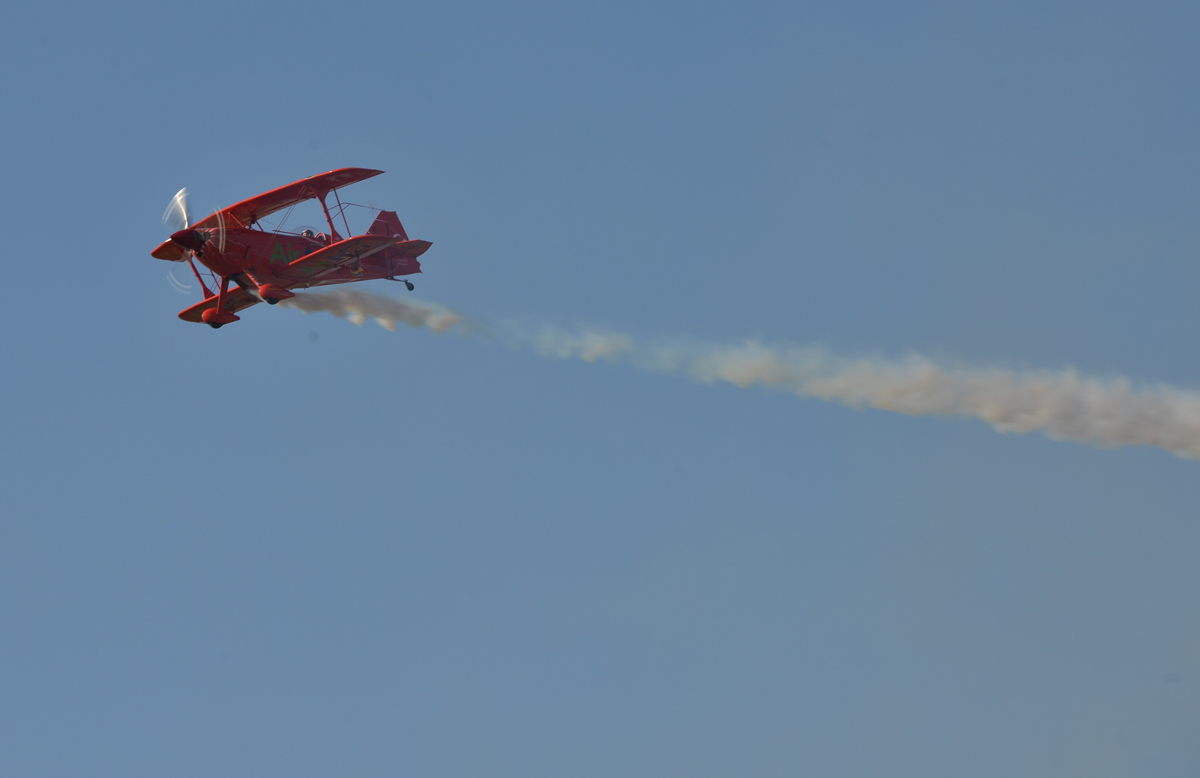 Kadın akrobasi pilotu mest etti