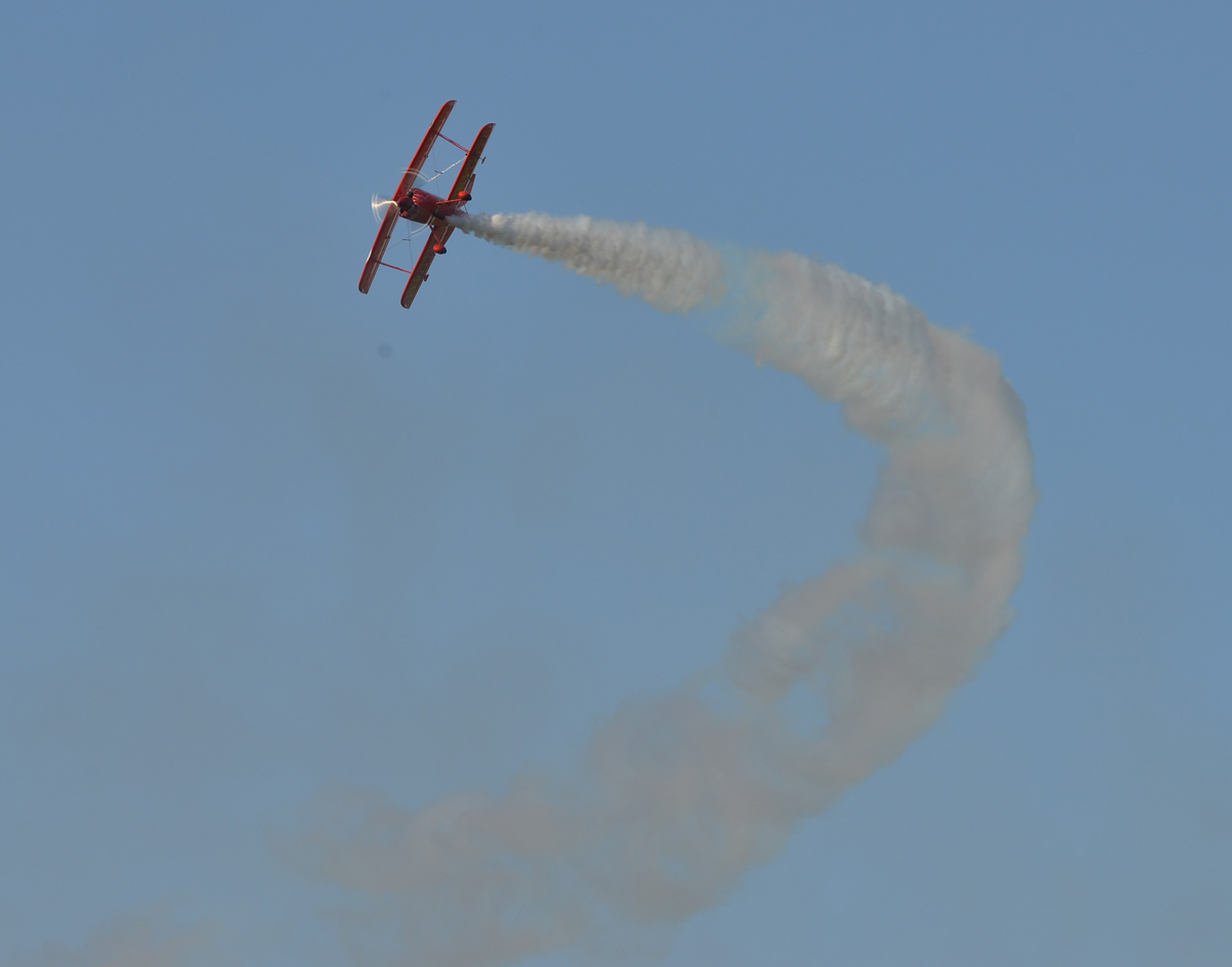 Kadın akrobasi pilotu mest etti