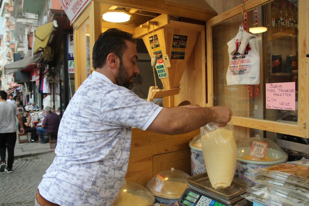 Rize'deki şarküteriyi görenler gülmekten kırılıyor