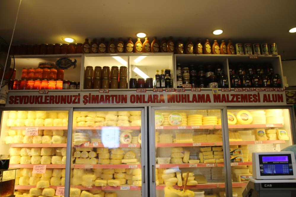 Rize'deki şarküteriyi görenler gülmekten kırılıyor