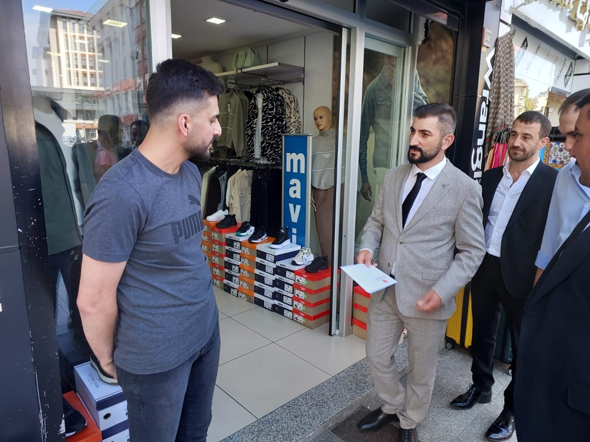 MHP İlçe başkanı ve Ülkü Ocakları Başkanından sokakta il kongresine davet