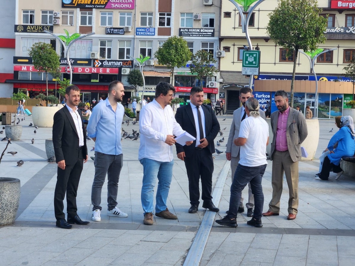 MHP İlçe başkanı ve Ülkü Ocakları Başkanından sokakta il kongresine davet