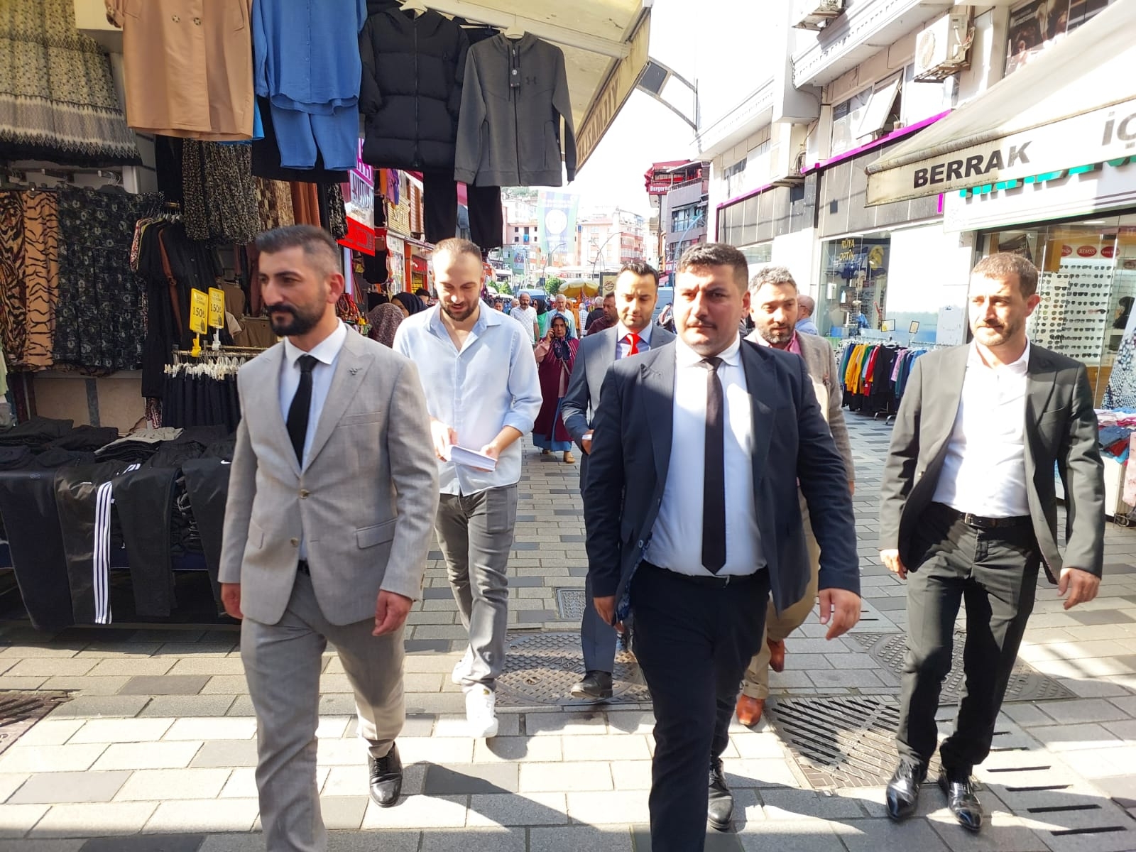 MHP İlçe başkanı ve Ülkü Ocakları Başkanından sokakta il kongresine davet