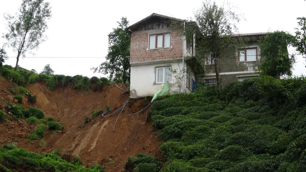 Rize'de şiddetli yağış hayatı olumsuz etkiledi