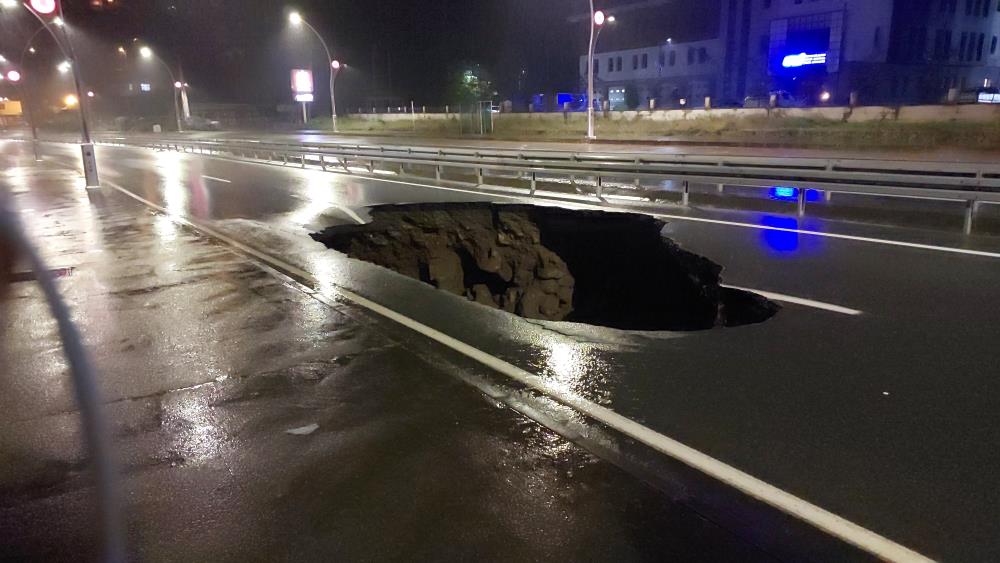 Rize'de şiddetli yağış hayatı olumsuz etkiledi