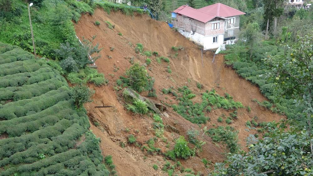 Rize'de şiddetli yağış hayatı olumsuz etkiledi