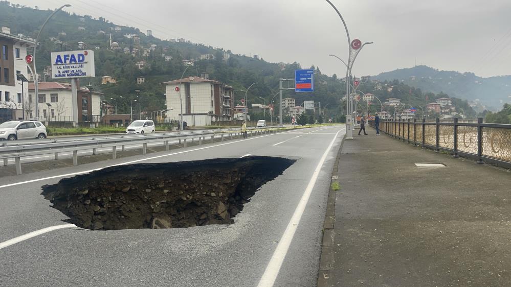 Rize'de şiddetli yağış hayatı olumsuz etkiledi