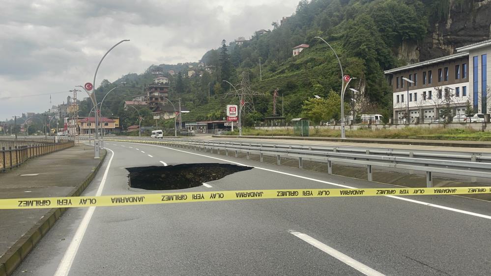 Rize'de şiddetli yağış hayatı olumsuz etkiledi