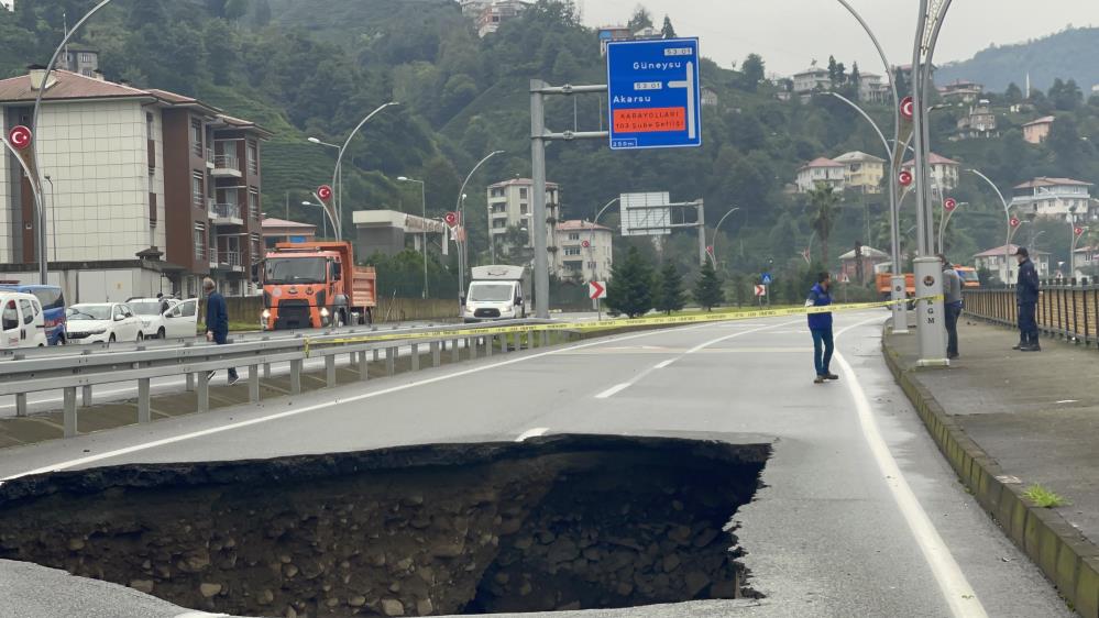 Rize'de şiddetli yağış hayatı olumsuz etkiledi