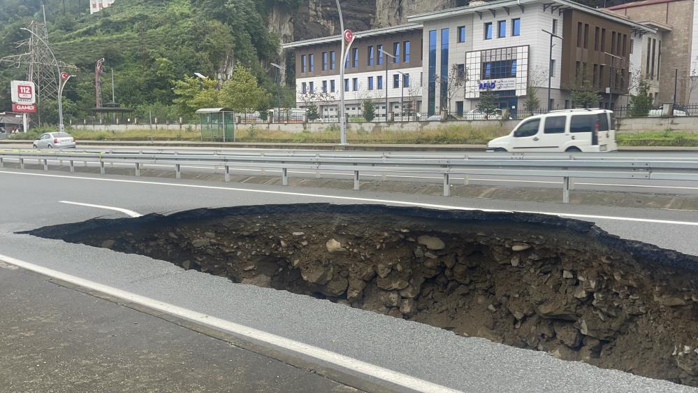 Rize'de şiddetli yağış hayatı olumsuz etkiledi