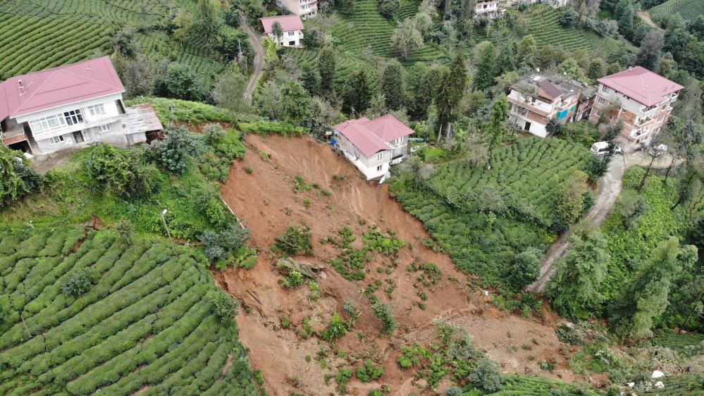 Rize'de şiddetli yağış hayatı olumsuz etkiledi