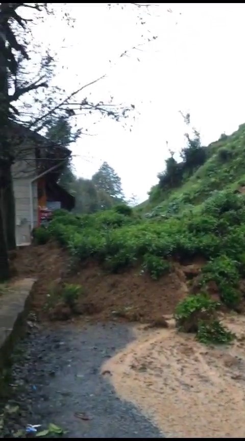 Rize'de şiddetli yağış hayatı olumsuz etkiledi