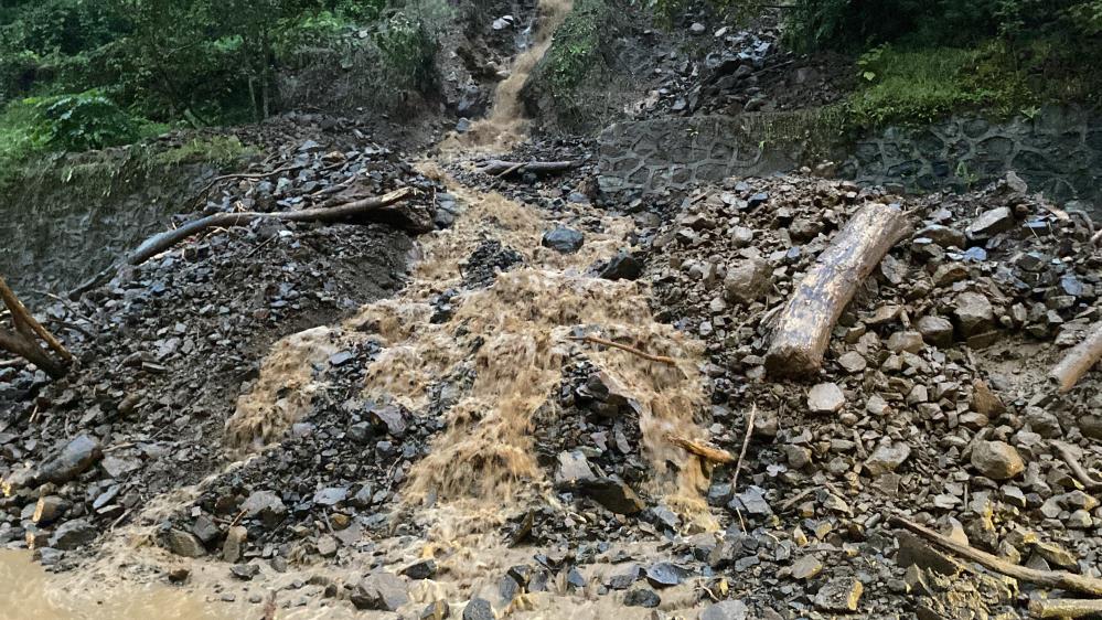 Rize'de şiddetli yağış hayatı olumsuz etkiledi
