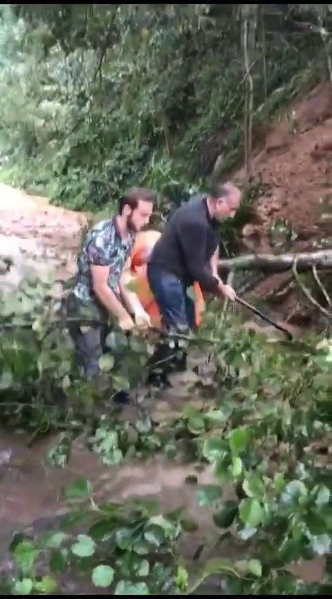 Rize'de şiddetli yağış hayatı olumsuz etkiledi