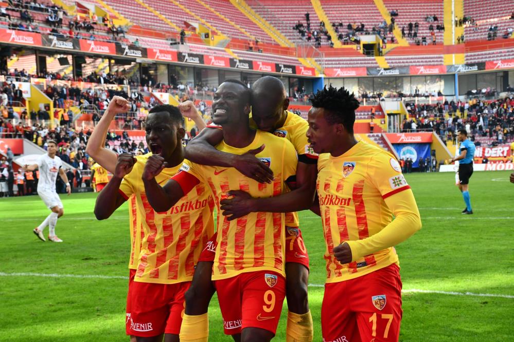 Rizespor Kayseri'de engele takıldı