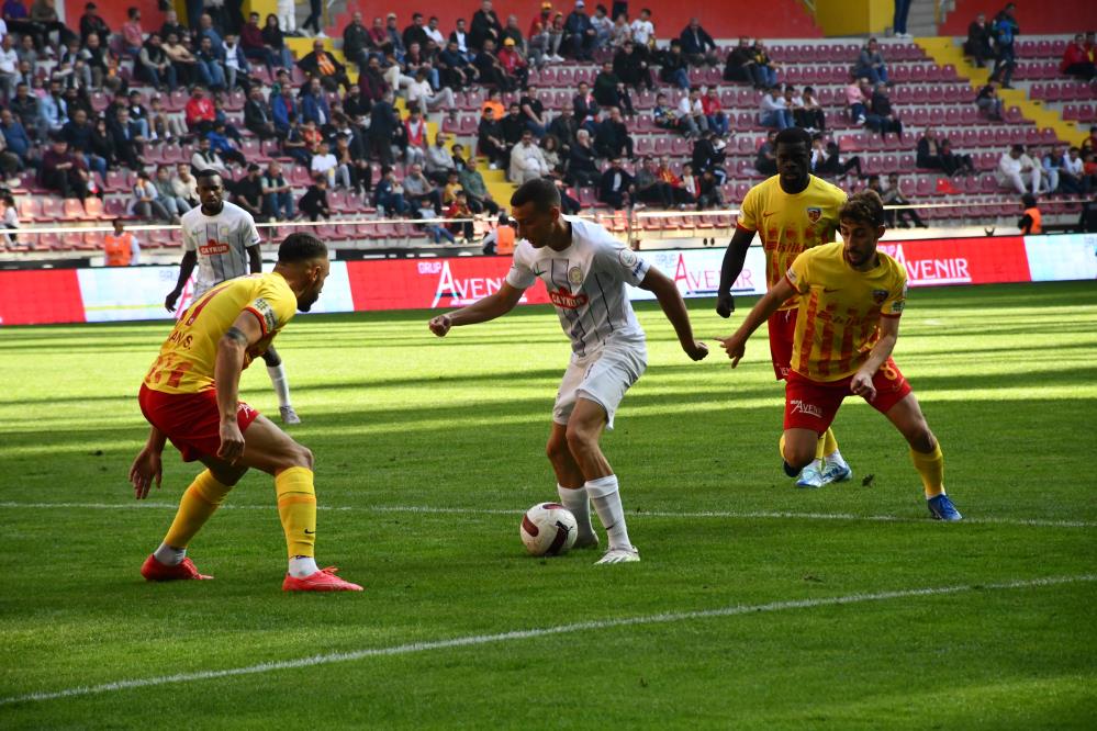 Rizespor Kayseri'de engele takıldı