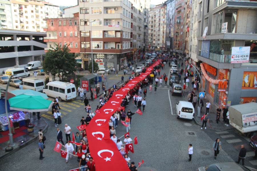 Rize’de Cumhuriyetin 100. Yılında yürüyüş yapıldı