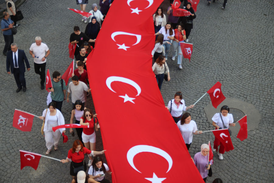 Rize’de Cumhuriyetin 100. Yılında yürüyüş yapıldı